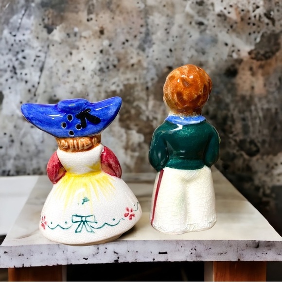 Vintage Victorian Salt and Pepper Shakers - Picture 5 of 7